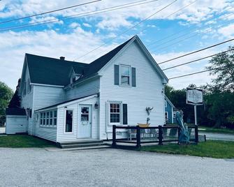 Mackenzie Motel & Cottages - Shelburne - Building