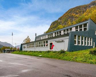 Eidsdal Hotel & Restaurant As - Eidsdal - Edificio