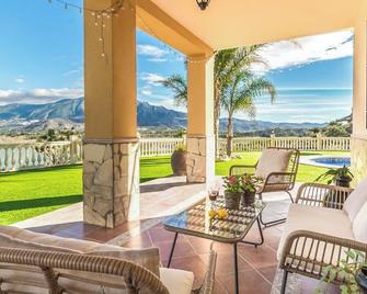 Cortijo Angela Viñuela by Ruralidays - Viñuela - Balcón