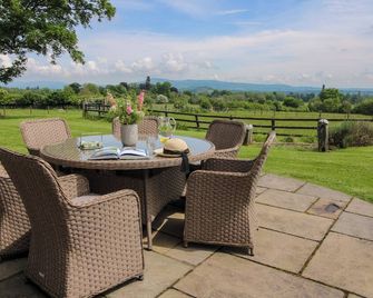 The Coach House - Ludlow - Patio