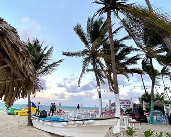 Central, BBQ, pool, 2bd/2ba Los Corales/Punta Cana 7 min walk to beach - Punta Cana - Beach