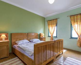 Rural Homestead Trenkovo - Happy Rentals - Požega - Habitación
