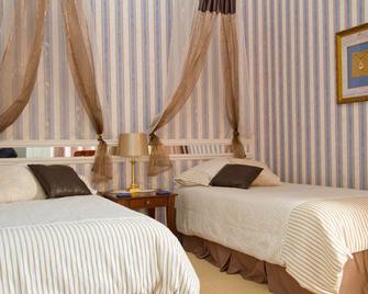 Rua Resort - Hamilton - Bedroom