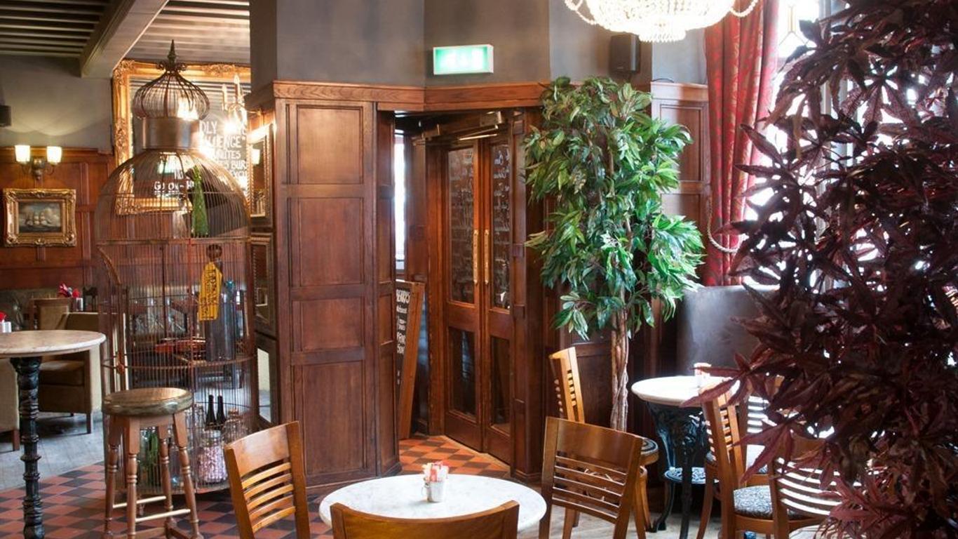 Huckleberrys Bar & Grill