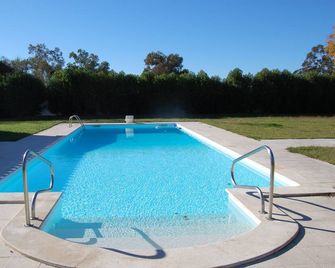 Casa Dos Caseiros T2 House Set In A Forested Agricultural Property - Almeirim - Piscina