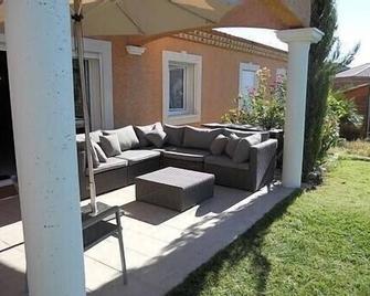 Vacation villa 8 adults - air-conditioned rooms - bb- beds - Garrigues-Sainte-Eulalie - Patio