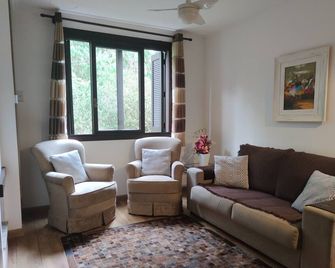 Cozy apartment in Knorrville, for 5 people - Gramado - Wohnzimmer