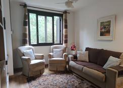 Cozy apartment in Knorrville, for 5 people - 格拉馬杜 - 客廳