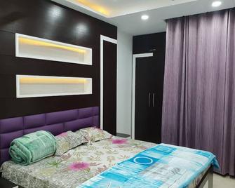 Homlee Villa Apartment with kitchen in East Delhi- Ghaziabad - Ghāziābād - Bedroom