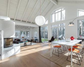 Modern vacation villa on Lake Ammersee, close to the lake & exclusive just outside Munich - Dießen am Ammersee - Essbereich