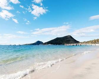 Beachside Shoal Bay Unit 2 - Shoal Bay - Beach