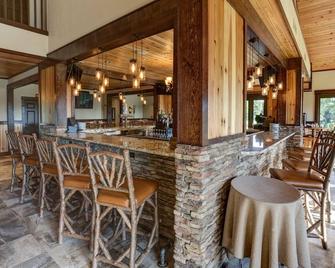 Lakefront Studio Condo - Wright City - Bar