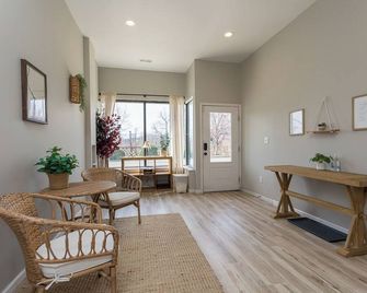 Boxcar Studio at The Depot - Shenandoah - Shenandoah - Sala de estar