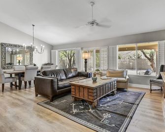 Tatum Ranch Ez Access - קייב קריק - סלון