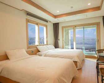 Run Hotel - Seogwipo - Habitación