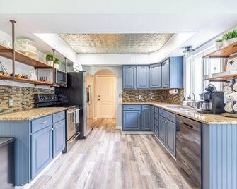 Relaxing Modern Farmhouse in Jupiter Farms. Family-and Dog-friendly! - Jupiter - Kitchen