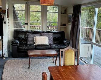 Lake view, lake level, lake side - Kuratau - Pokój dzienny