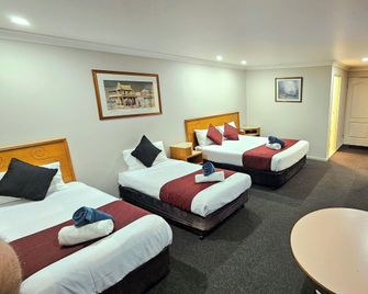 Hilltops Retreat Motor Inn - Young