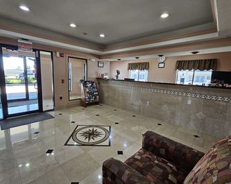 Budgetel Inn and Suites - Hearne - Lobby