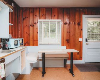 Blue Ridge Tourist Court - Boone