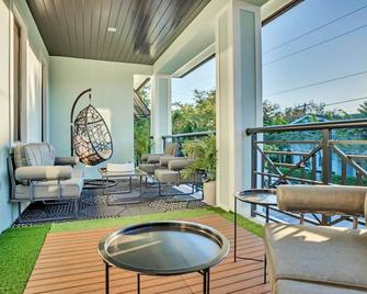 Huge! Modern, 5 Bedroom Home With The Best Backyard In All Of Fort Lauderdale! - Fort Lauderdale - Balcony