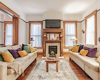 Heavenly on Hunter-Historic Grandeur-The Cannon - Mobile - Sala de estar