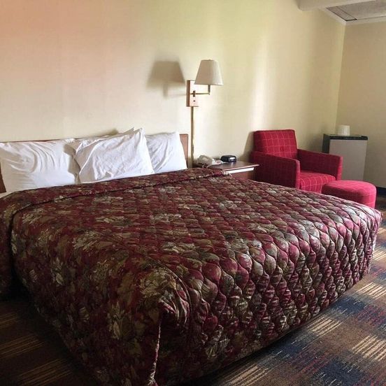 Red Carpet Inn North Syracuse image 1