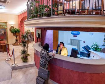 Hotel Flora - Cagliari - Front desk