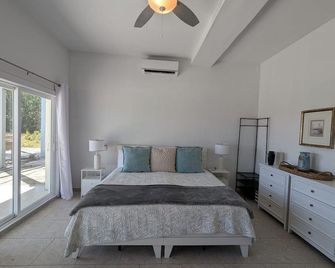 Studio,Waterfront,Kayaks,300m to stunning beach & bonefish flats,Boat Hire - Cherokee Sound - Sypialnia