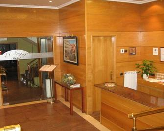 Hotel El Nogal - Valladolid - Front desk