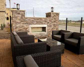 Cobblestone Hotel & Suites - Two Rivers - Two Rivers - Balkon