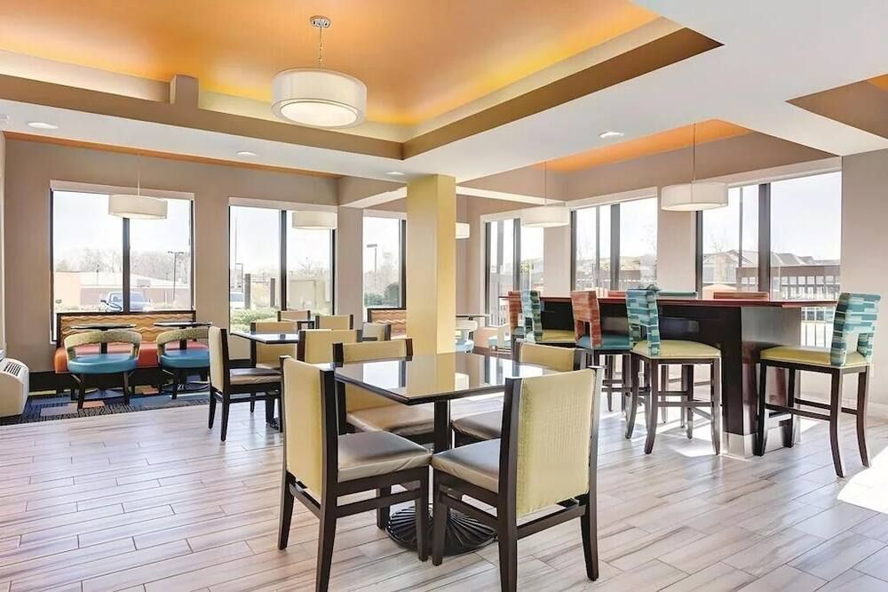 أو واي أو تاون هاوس جاكسون/ريدجيلاند - جاكسون - مطعم