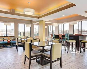 أو واي أو تاون هاوس جاكسون/ريدجيلاند - جاكسون - مطعم