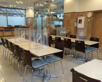 Toyoko Inn Yamagata-eki Nishi-guchi - Yamagata - Restaurang