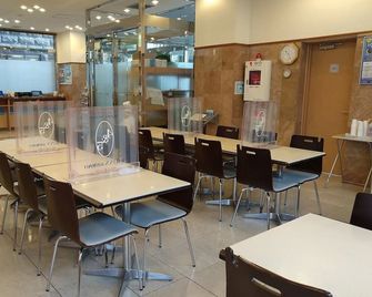 Toyoko Inn Yamagata-eki Nishi-guchi - Yamagata - Restaurant