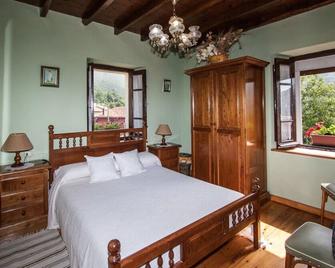 Casa del Cuetu. Traditional village house in Asturias - Vibaño - Habitación