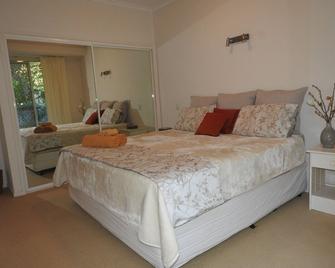 Howie's Place Noosa - Noosaville - Bedroom
