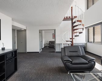 Ramada Plaza by Wyndham Regina Downtown - רגינה - חדר שינה