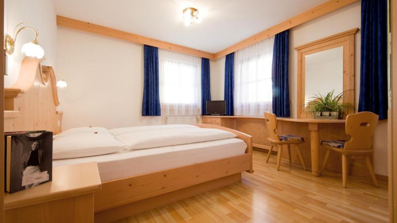 Garni Cristin & Dep Antina