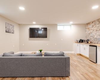 Entire 1 Bedroom Apartment Across From Google - Br1 - Kitchener - Living room