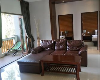 Lanta Intanin Resort - קו לנטה - סלון