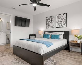 Cozy 2BR Florida Home Near the Shore - Osprey - Bedroom