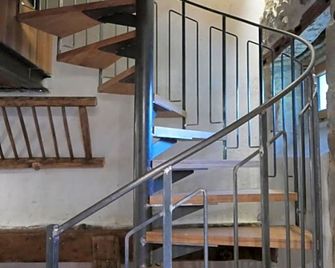 Les Insolites de Coco - La Lande-de-Goult - Escaleras