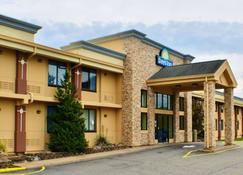Days Inn by Wyndham Wayne - Wayne - Gebouw