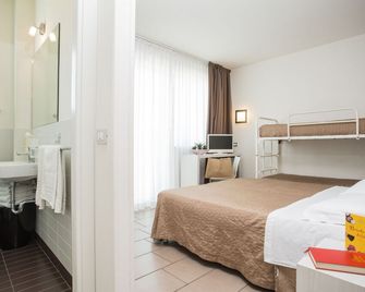 Color Mokambo Shore Design Hotel - Cesenatico - Bedroom