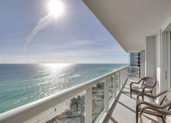 Sunny Isles Beach Retreat with Resort Perks! - Sunny Isles Beach - Balcony