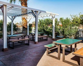 Hotel Europa Ridgecrest - Ridgecrest - Uteplats