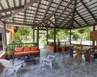 Villa Bayacanes con piscinas privadas - Jarabacoa - Patio