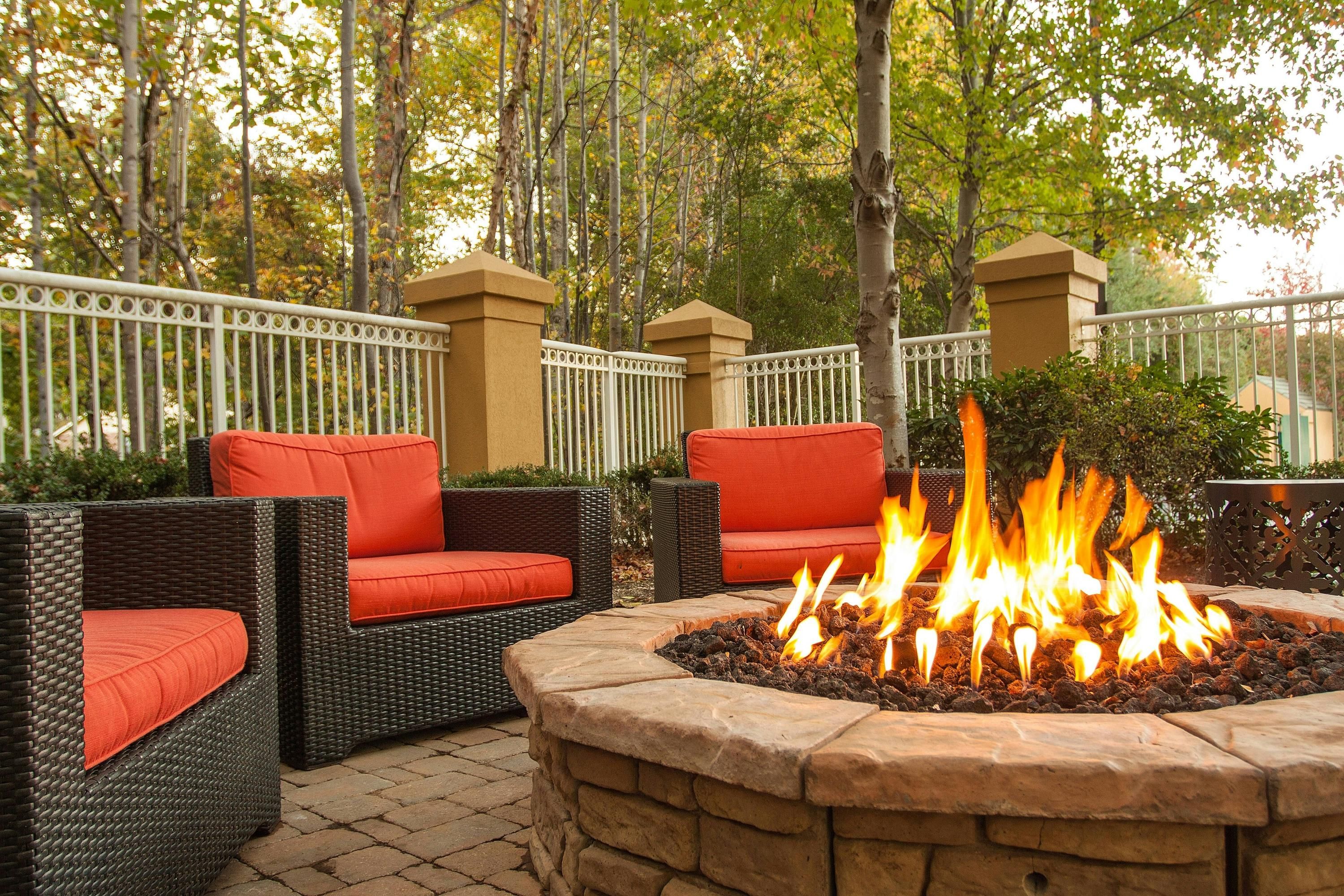 Courtyard by Marriott Greenville-Spartanburg Airport - גרינוויל - פטיו