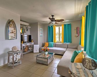 Tropical Caribbean Bungalow w/ Ocean Views & Pool - Manatí - Sala de estar